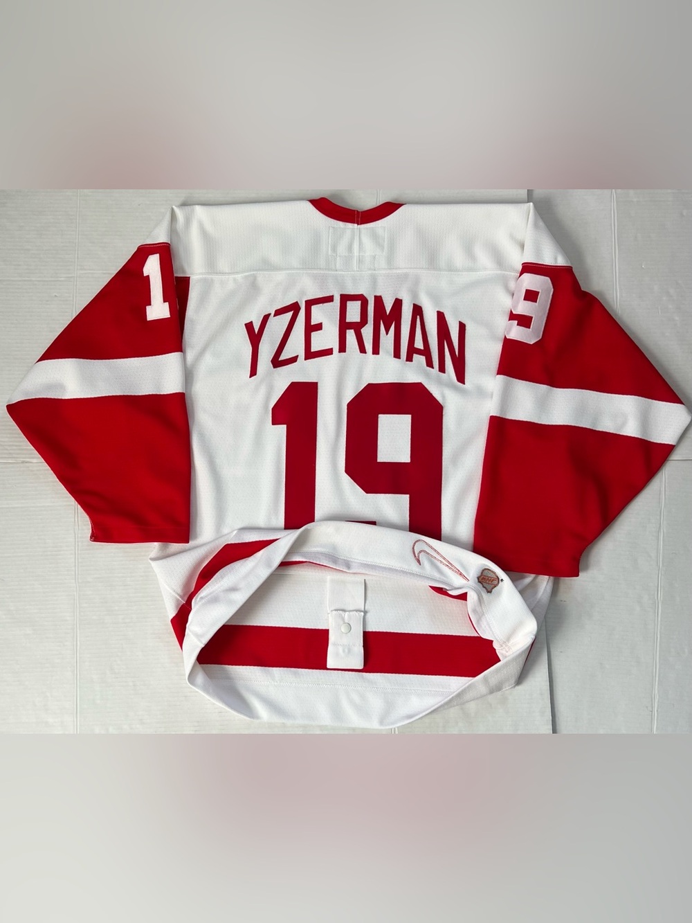 Vintage 90s Detroit Red Wings Steve Yzerman Authentic Nike Strap 48 Jersey